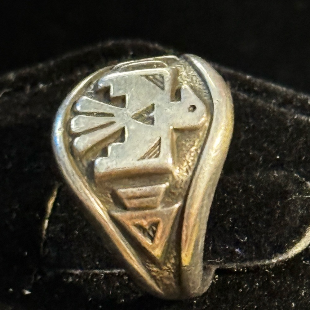 Vintage Native American Sterling Silver Thunderbird Ring Size 5.75 (12) - Picture 3 of 4